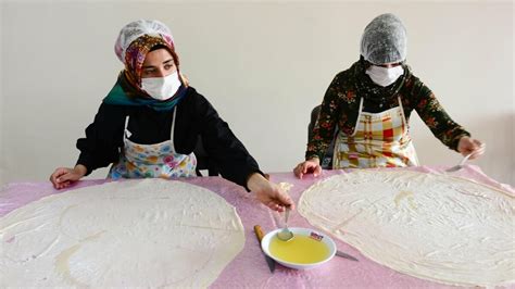 E­r­z­u­r­u­m­­d­a­ ­k­a­d­ı­n­l­a­r­,­ ­k­o­o­p­e­r­a­t­i­f­ ­k­u­r­d­u­,­ ­h­a­m­u­r­ ­i­ş­l­e­r­i­n­i­ ­T­ü­r­k­i­y­e­­y­e­ ­p­a­z­a­r­l­ı­y­o­r­